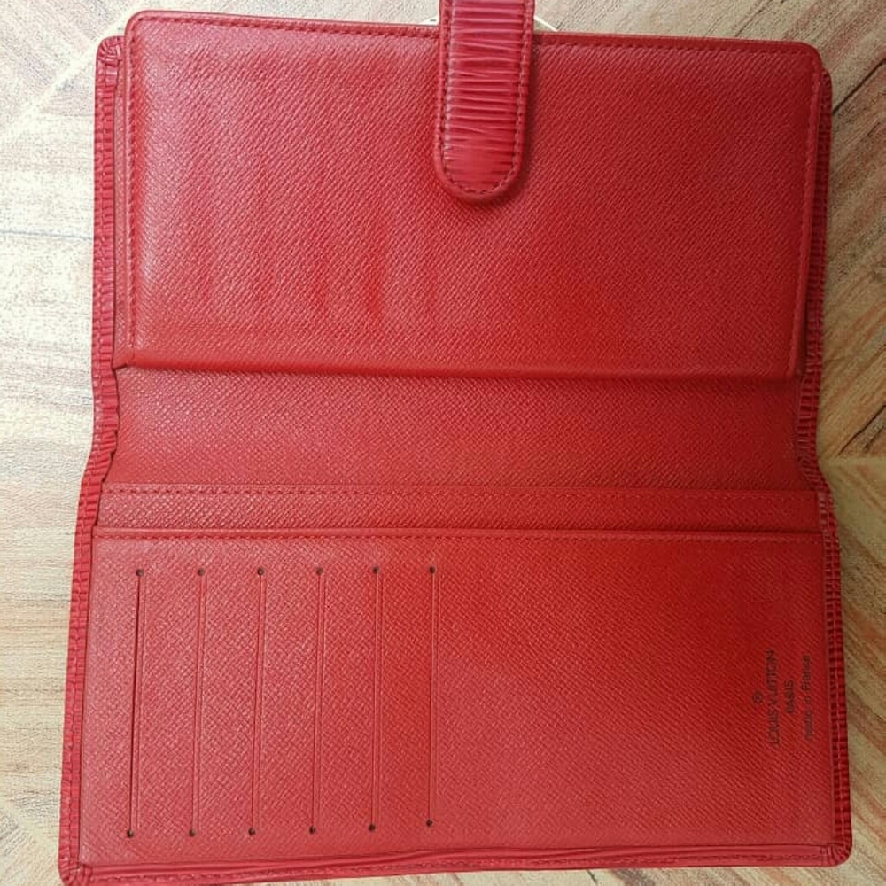 Authentic Lv Epi wallet